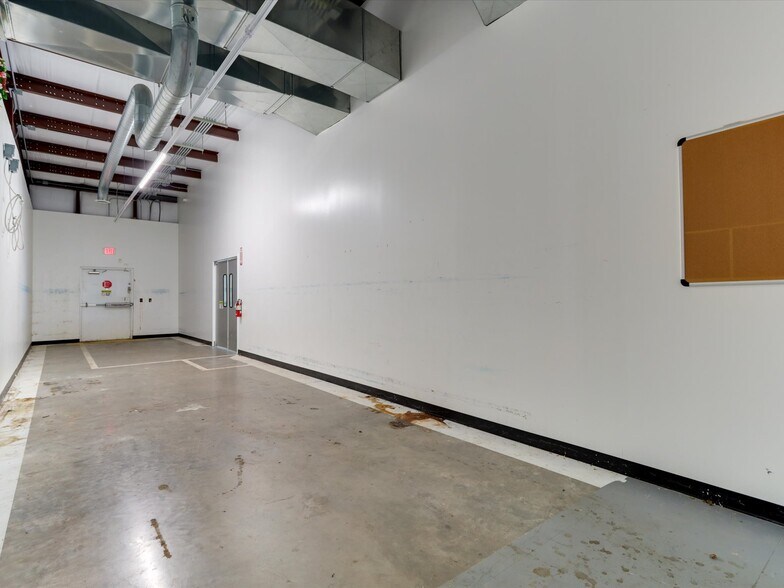 More Photos Of 82 N Kessler Ave, Schulenburg Freestanding For Sale