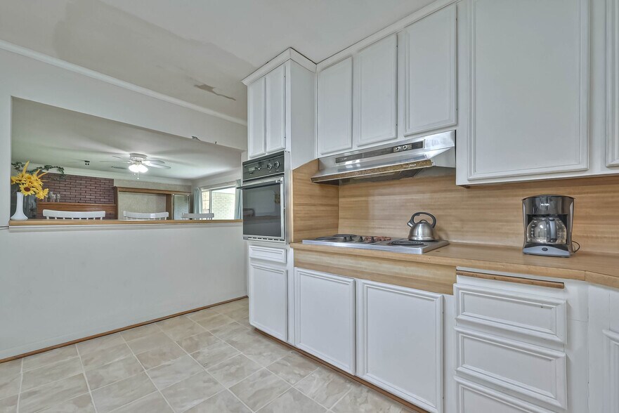 More Photos Of 8713 Wayfarer Ln, Houston Loft Creative Space For Sale