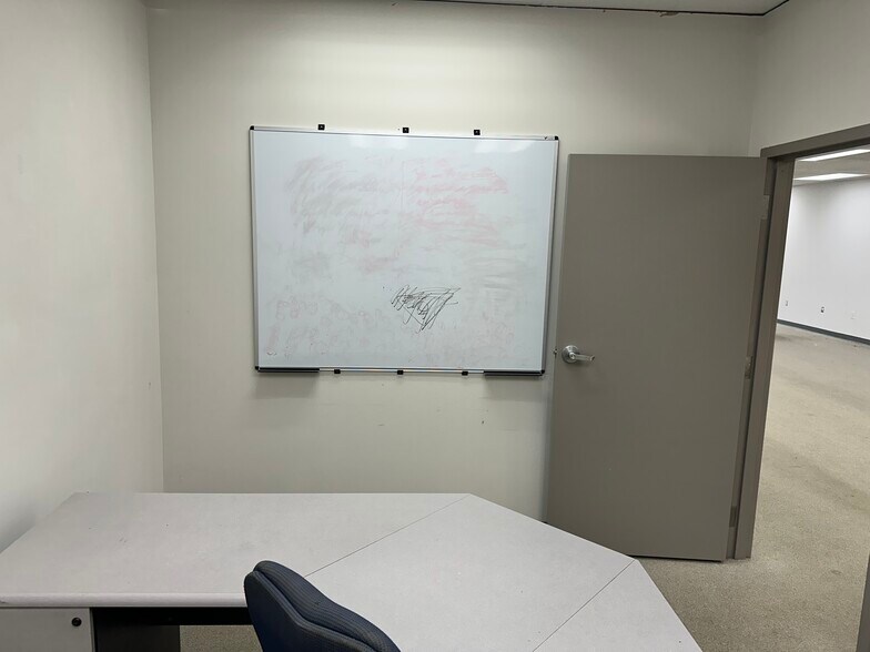 More Photos Of 4613 Philips Hwy, Jacksonville Light Distribution For Lease