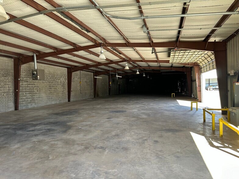 More Photos Of 215 Daniel, Denton Warehouse For Lease