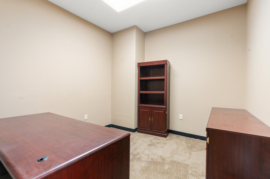 More Photos Of 18920 Freeport Dr, Montgomery Industrial For Sale