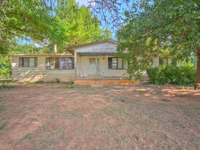 More Photos Of 16109 State Highway 33, Kingfisher Storefront Retail Office For Sale