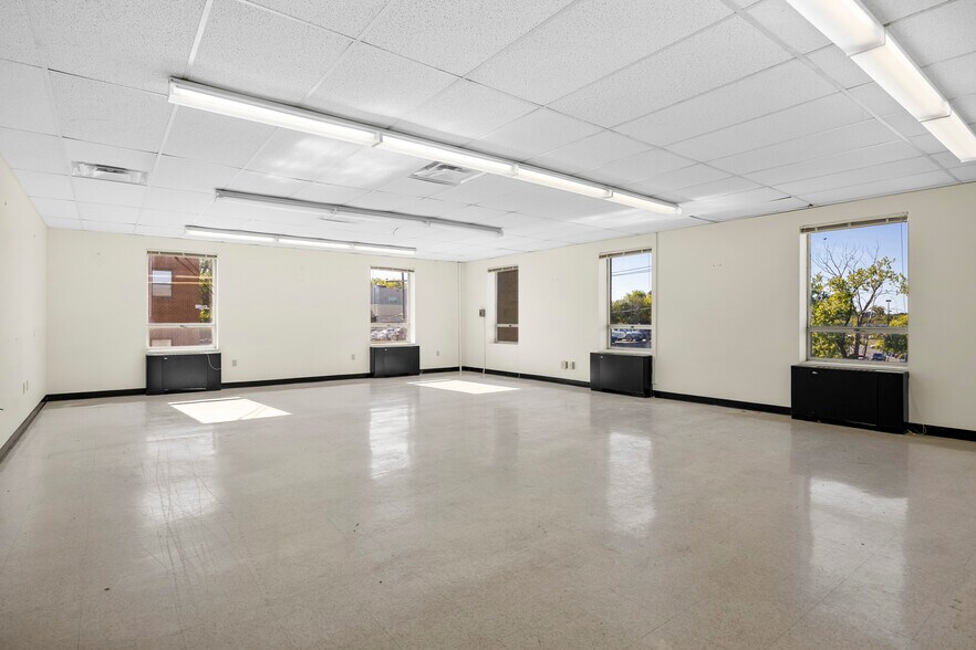 More Photos Of 30-32 N Russell Rd, Albany Office For Sale