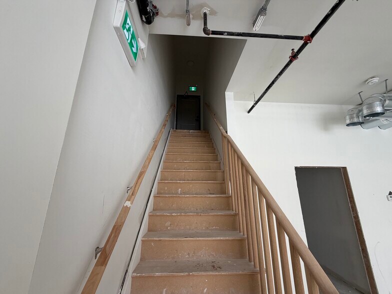 More Photos Of 220 Dissette St, Bradford West Gwillimbury Apartments For Lease