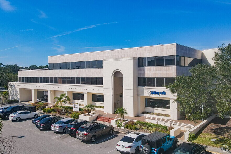 More Photos Of 2645-2695 Ulmerton Rd, Clearwater Unknown For Lease