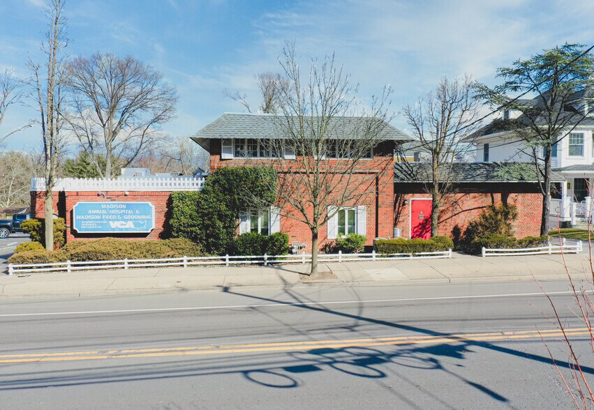 More Photos Of 262 Main St, Madison Veterinarian Kennel For Lease