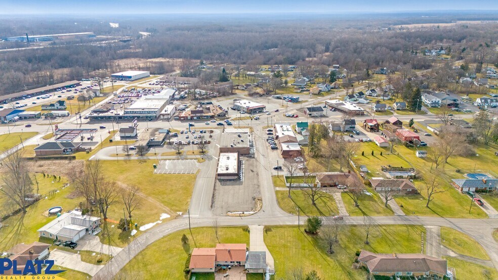 More Photos Of 4554 Mahoning Ave, Warren Unknown For Lease