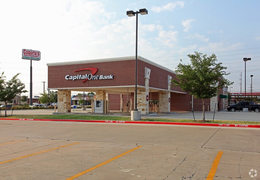 More Photos Of 2015 Northwest Hwy, Garland Bank For Sale