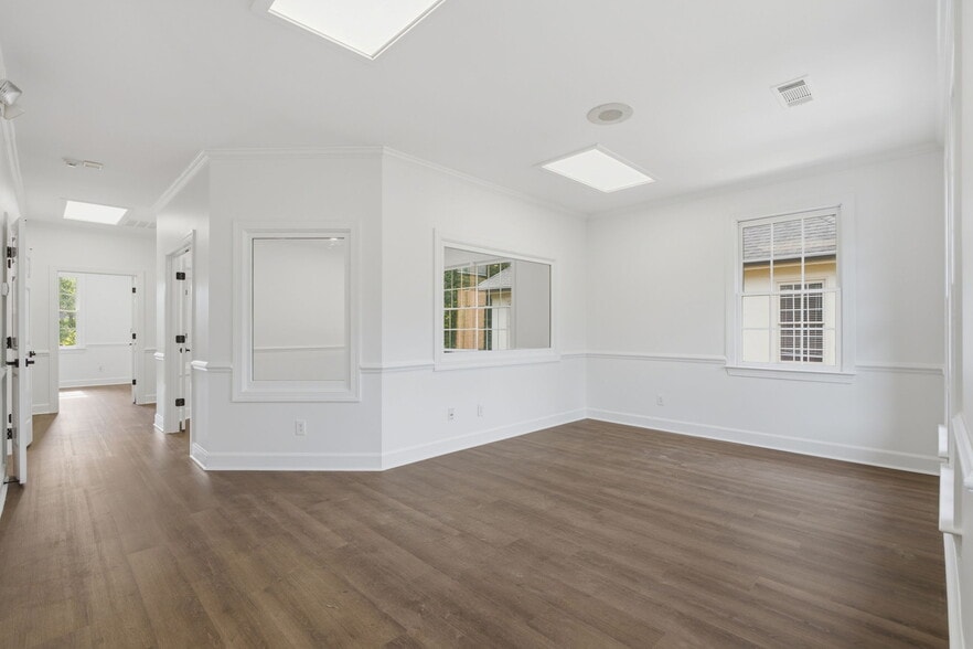 More Photos Of 2856 Johnson Ferry Rd, Marietta Office For Sale