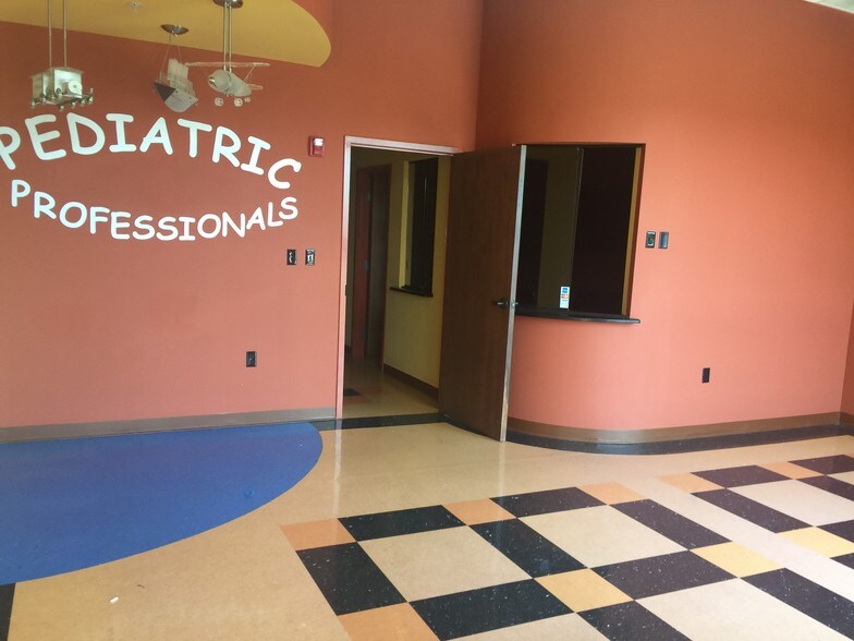 More Photos Of 11124 Kingston Pike, Knoxville Freestanding For Lease