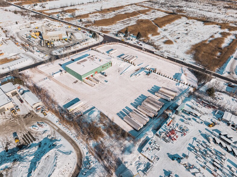 More Photos Of 500 Montée Labossière, Vaudreuil-dorion Service For Lease