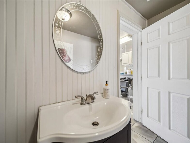 More Photos Of 1830 N Highway 66, Catoosa Freestanding For Sale