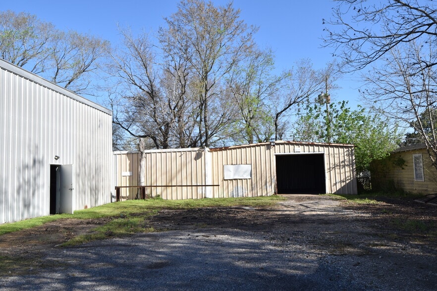 More Photos Of 2201 Chamberlain St, Houston Industrial For Sale
