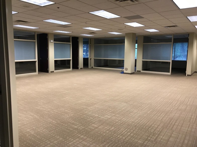 More Photos Of 130 N Cheshire Ln, Minnetonka Office For Lease