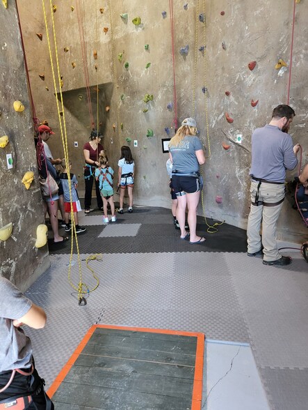 More Photos Of 12 North Rd, Bethel Golf Course Driving Range For Lease