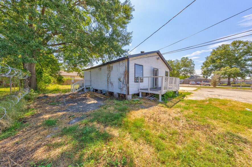 More Photos Of 8002-8004 Homestead, Houston Freestanding For Sale