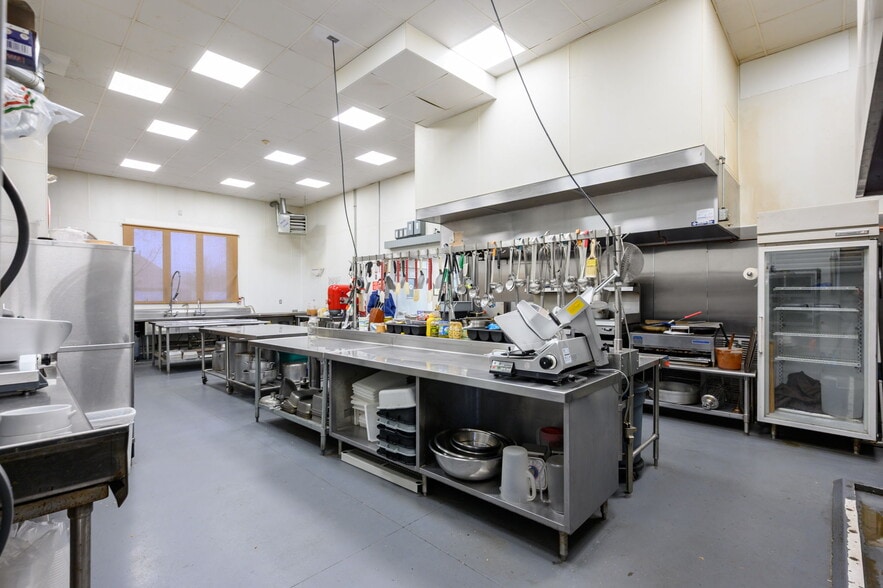 More Photos Of 499 State Rd, Plymouth Restaurant For Sale