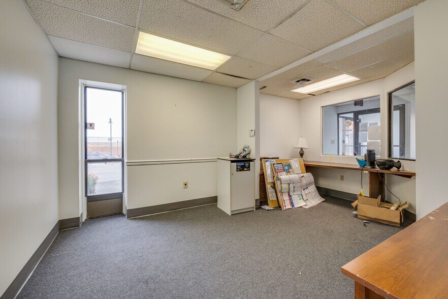 More Photos Of 311 W Walnut St, Johnson City Office For Sale
