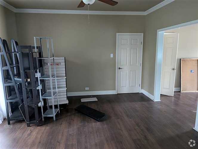 More Photos Of 1123 W Abram St, Arlington Office For Lease