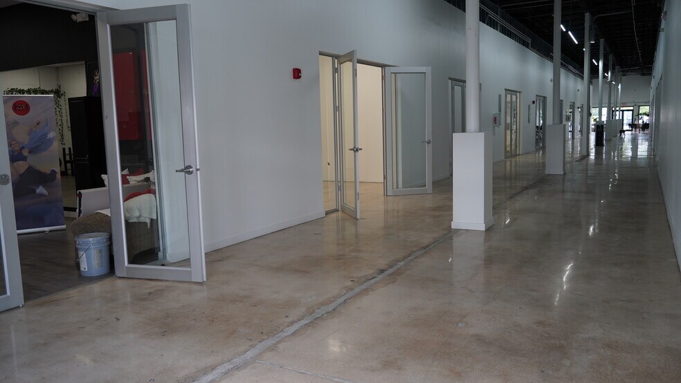 More Photos Of 7445 W 4th Ave, Hialeah Showroom For Sale