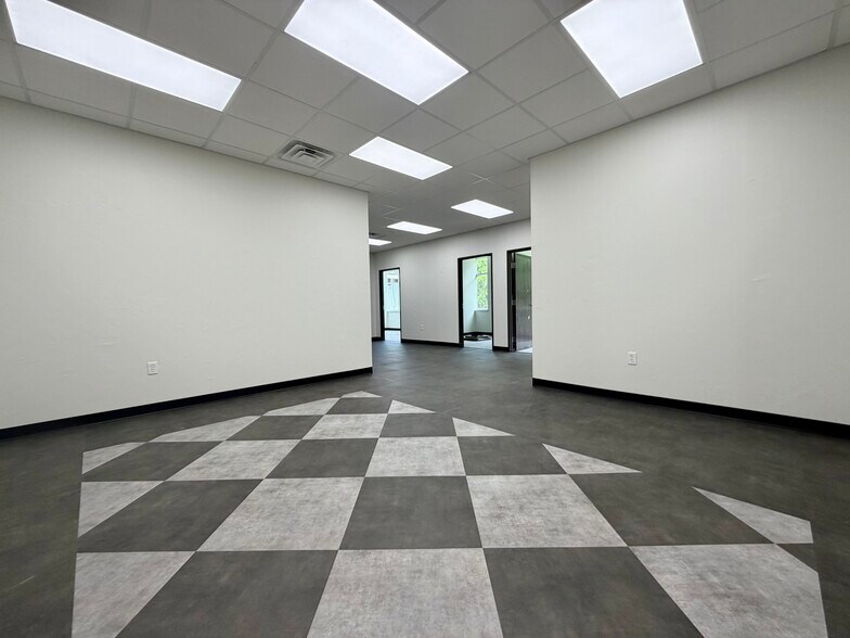 More Photos Of 4308 Grant Blvd, Yukon Medical For Lease
