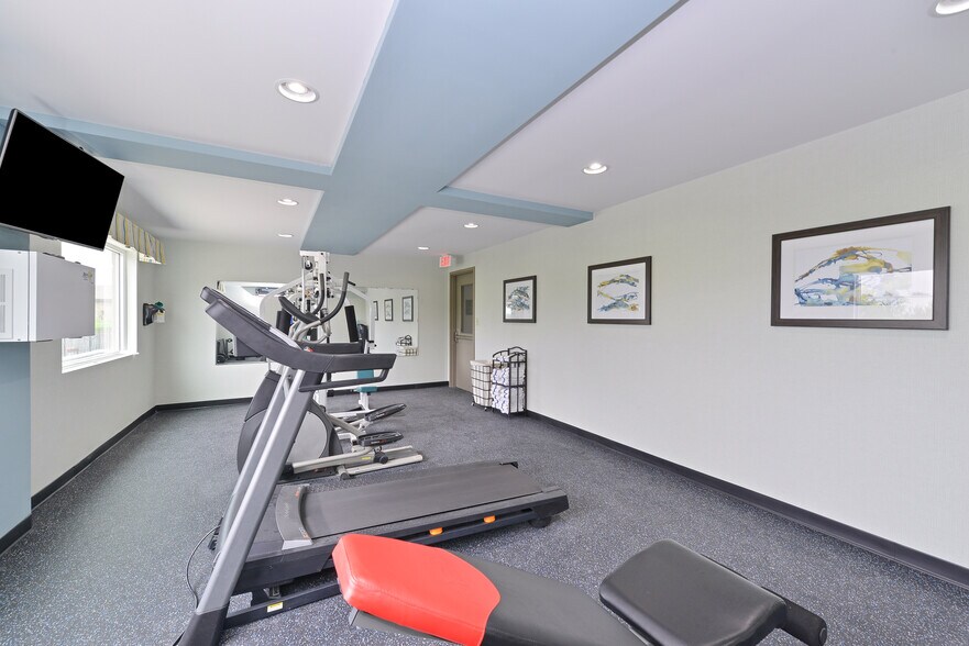 More Photos Of 3675 S 6th St, Springfield Hotel For Sale