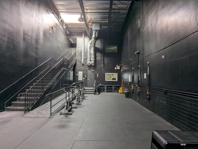 More Photos Of 14189 Foothill Blvd, Fontana Showroom For Lease