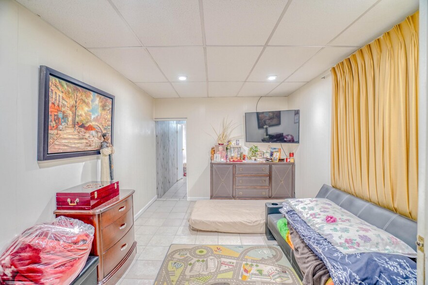 More Photos Of 12 E Wister St, Philadelphia Storefront For Sale