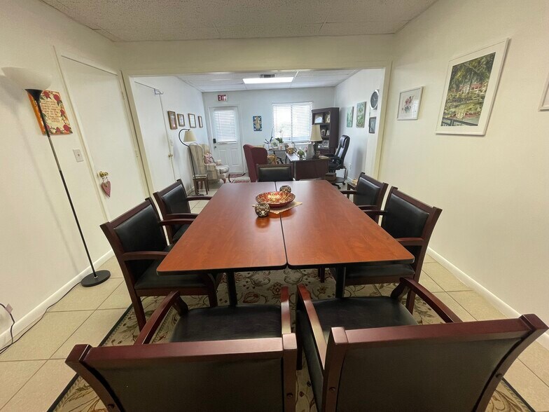 More Photos Of 2335 Tamiami Trl N, Naples Medical For Sale