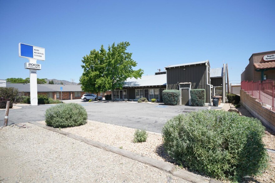 More Photos Of 20031 W Valley Blvd, Tehachapi Office For Sale
