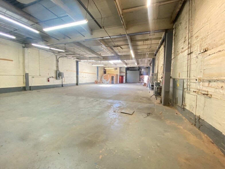 More Photos Of 245 Green St, Brooklyn Warehouse For Lease