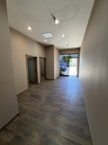More Photos Of 1595 Walter St, Ventura Warehouse For Lease