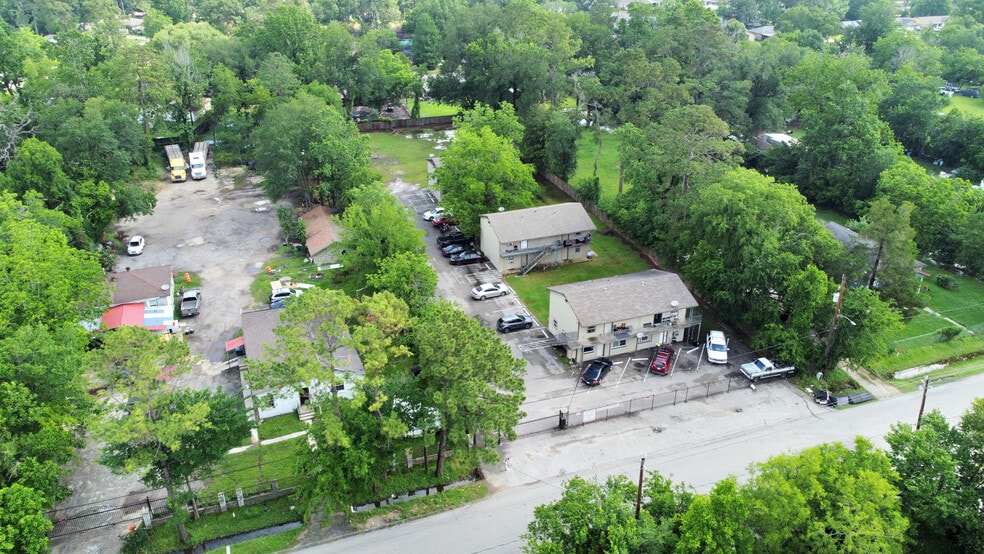 More Photos Of 9211 N Green River Dr, Houston Apartments For Sale
