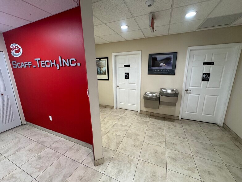 More Photos Of 1001 NW 72nd St, Miami Warehouse For Lease