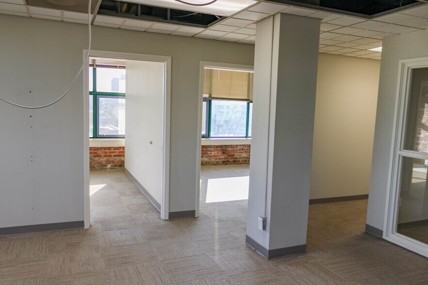 More Photos Of 201 E Markham St, Little Rock Office For Lease