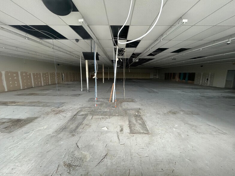 More Photos Of 1515 Washington Blvd, Mckeesport Storefront For Sale
