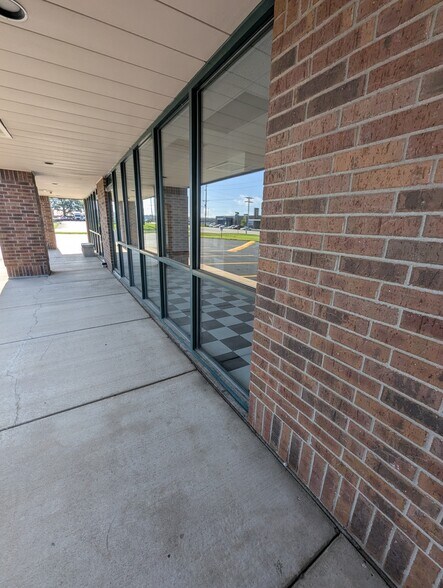 More Photos Of 3000 E Division St, Springfield Medical For Lease