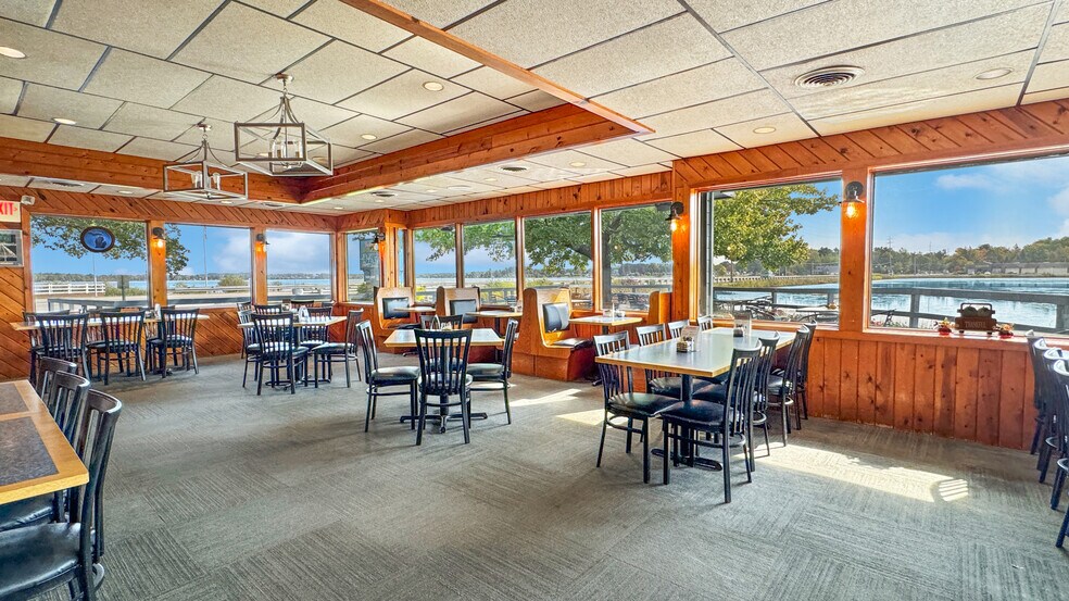 More Photos Of 2403 Sunnyside Dr, Cadillac Restaurant For Sale