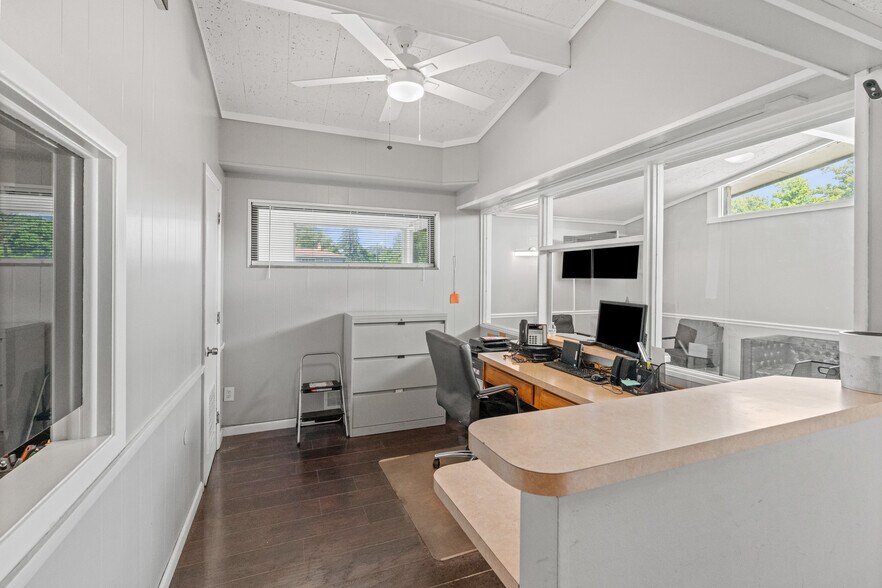 More Photos Of 2702 Flushing Rd, Flint Office For Sale