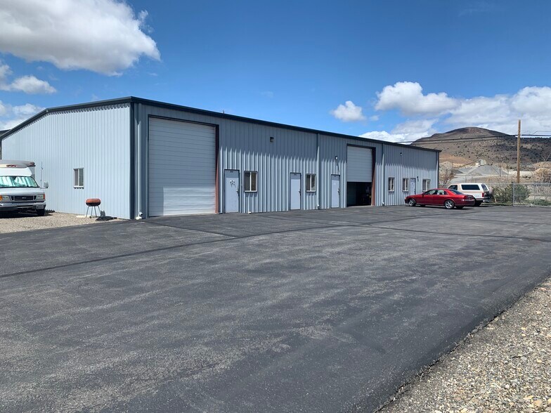 More Photos Of 21 Cygnet Dr, Mound House Distribution For Lease