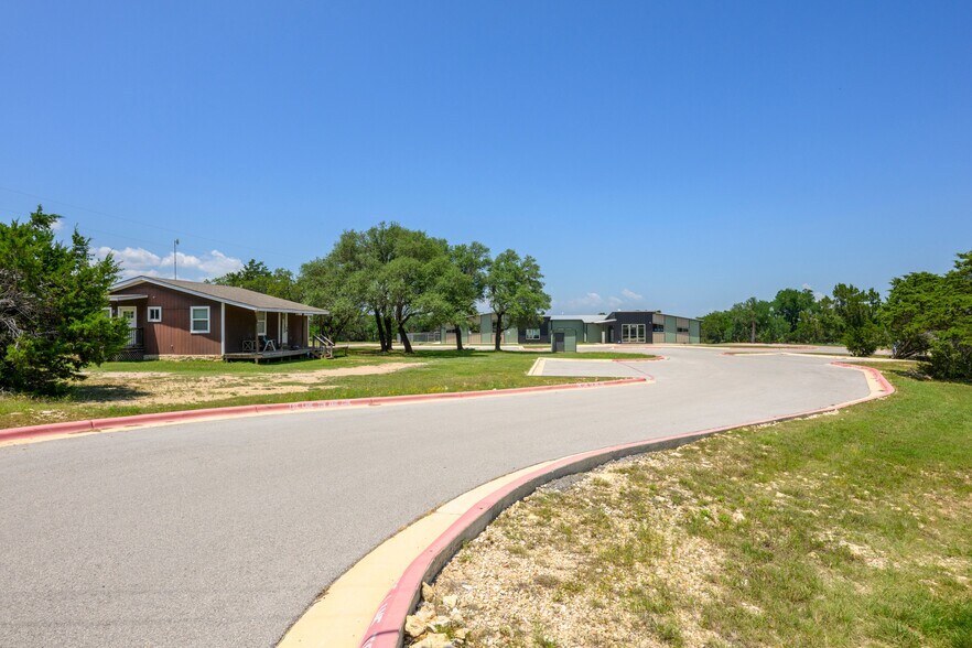 More Photos Of 1410 Live Oak Rd, Leander Showroom For Sale