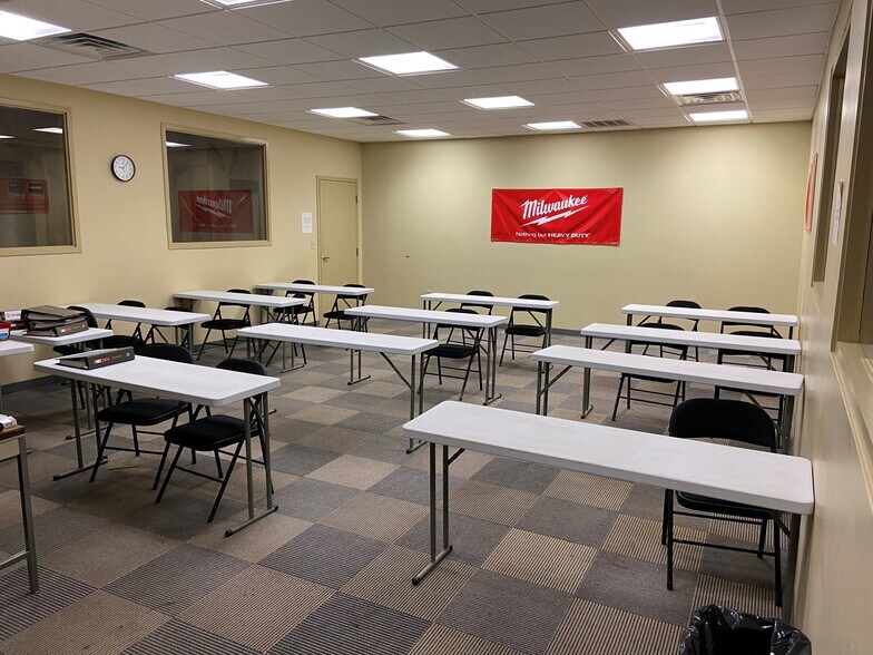 More Photos Of 1000 Investment Blvd, Apex Flex For Lease