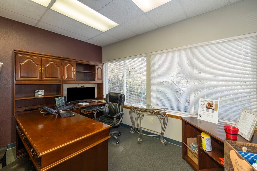 More Photos Of 104 Tremont Ave, Port Orchard Medical For Sale