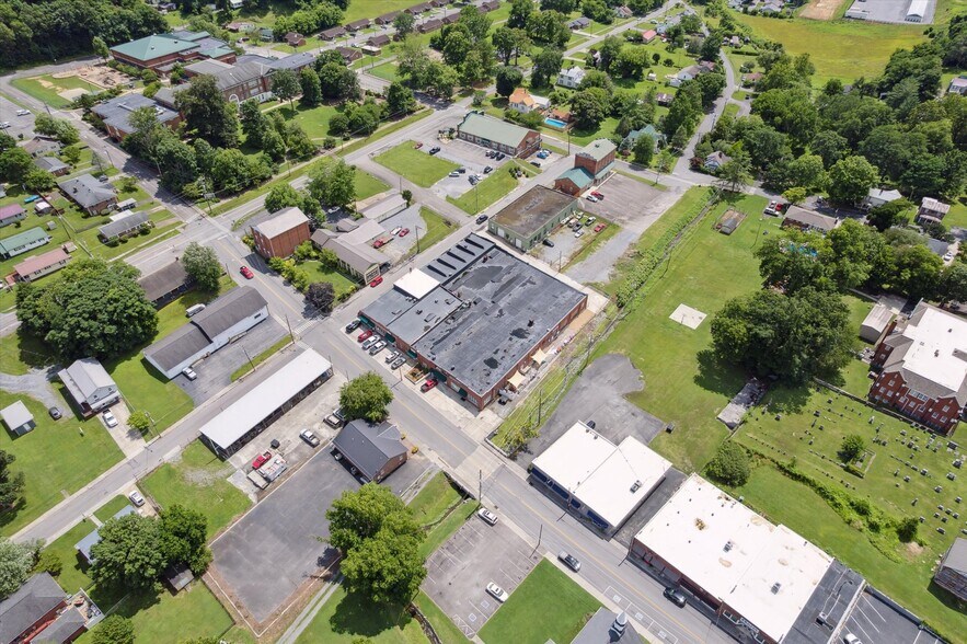 More Photos Of 307 S Depot St, Rogersville General Retail For Lease