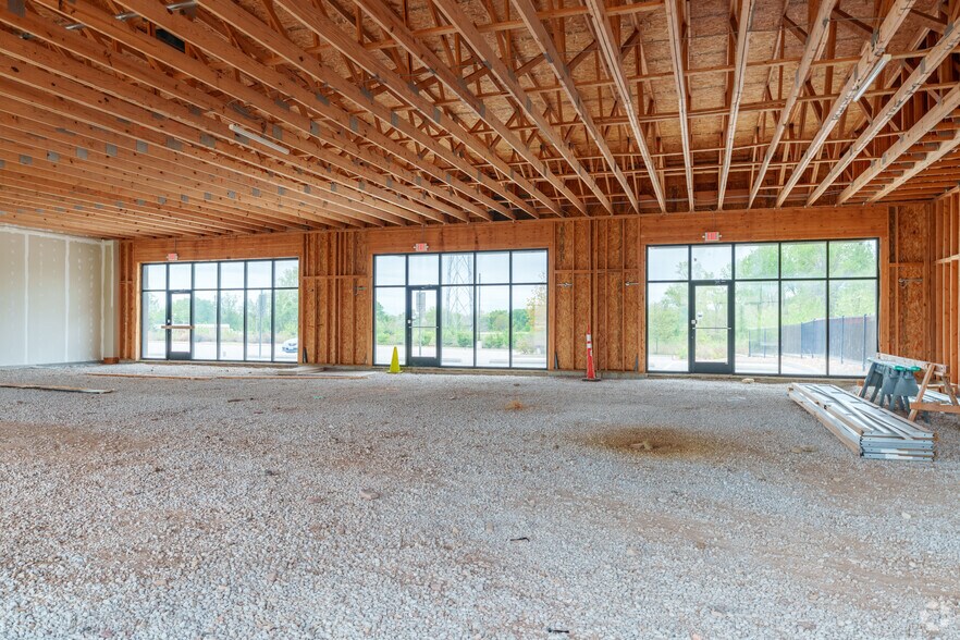 More Photos Of 1560 Veterans Memorial Pkwy, Saint Charles Unknown For Lease