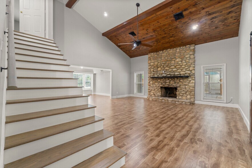 More Photos Of 2042 Teal Dr, Spring Dormitory For Sale