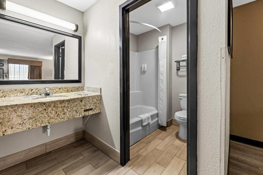 More Photos Of 1035 Highway 49 S, Richland Hotel For Sale