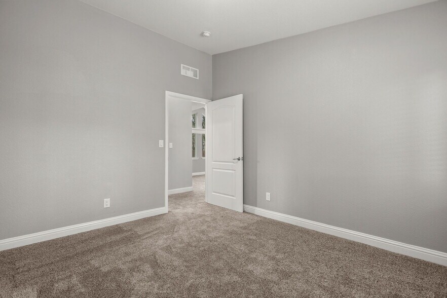 More Photos Of 2081 Victor Ave, Redding Office For Sale