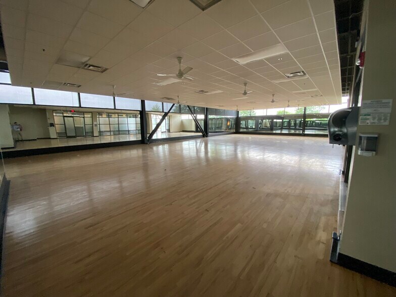 More Photos Of 3474 Sawmill Dr, Powell Health Club For Sale