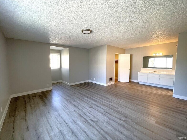 More Photos Of 13717 Chadron Ave, Hawthorne Apartments For Sale